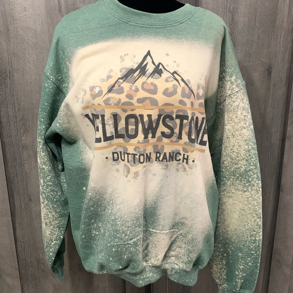 New Yellowstone Dutton Ranch Green & Bleached Look Sweatshirt Women's Size Med